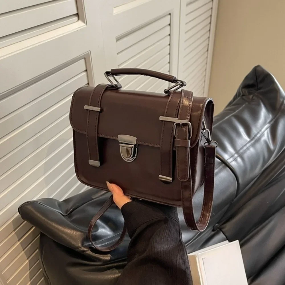 الفتيات مائة الرجعية حقيبة مربعة صغيرة الطالبات بسيطة Crossbody كلية نمط حقيبة يد قفل معدني مشبك الديكور