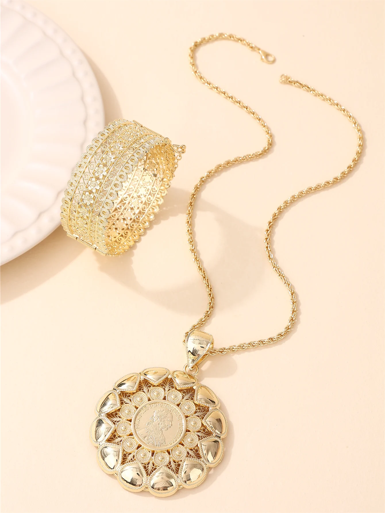 

22K Gold-Plated Ladies' Jewelry Set, Wedding Evening Festival Accessories, Ladies' Robe Clothing Accessories