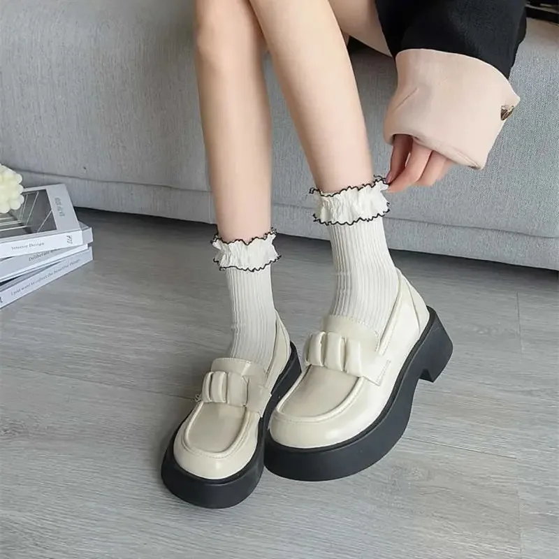 Kaos Kaki Wanita Model Korea Bergaya Trendy dengan Ruffle Tebal dan Cantik, Motif Bunga Camellia, Bahan Katun, Panjang Sedang