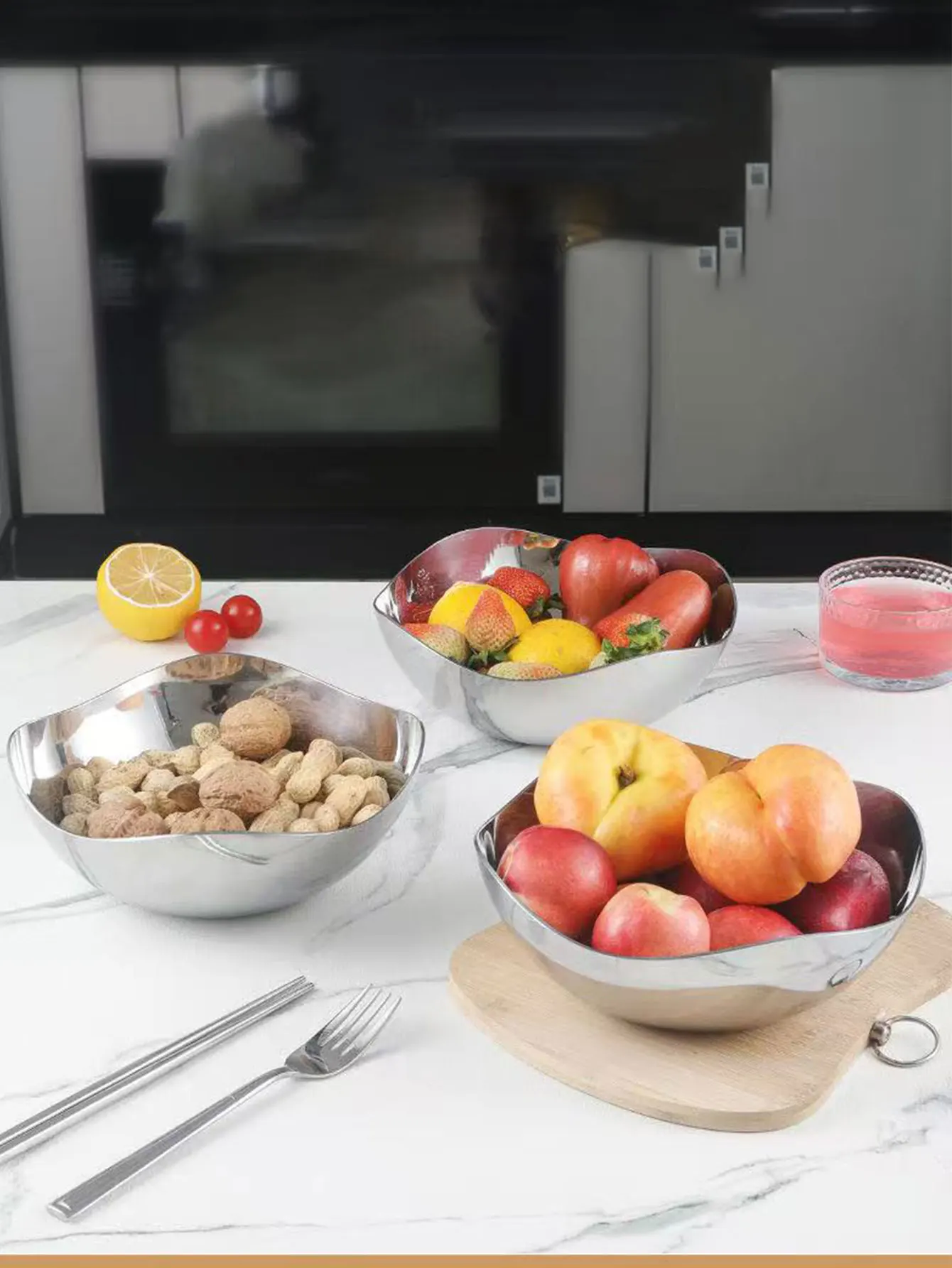 

Modern Light Luxury Fruit Plate for Home Use in the Living Room Coffee Table, High-Value Fruit Bowl, 304 Stainless Steel New Model High-End Display Plate 1Pcs