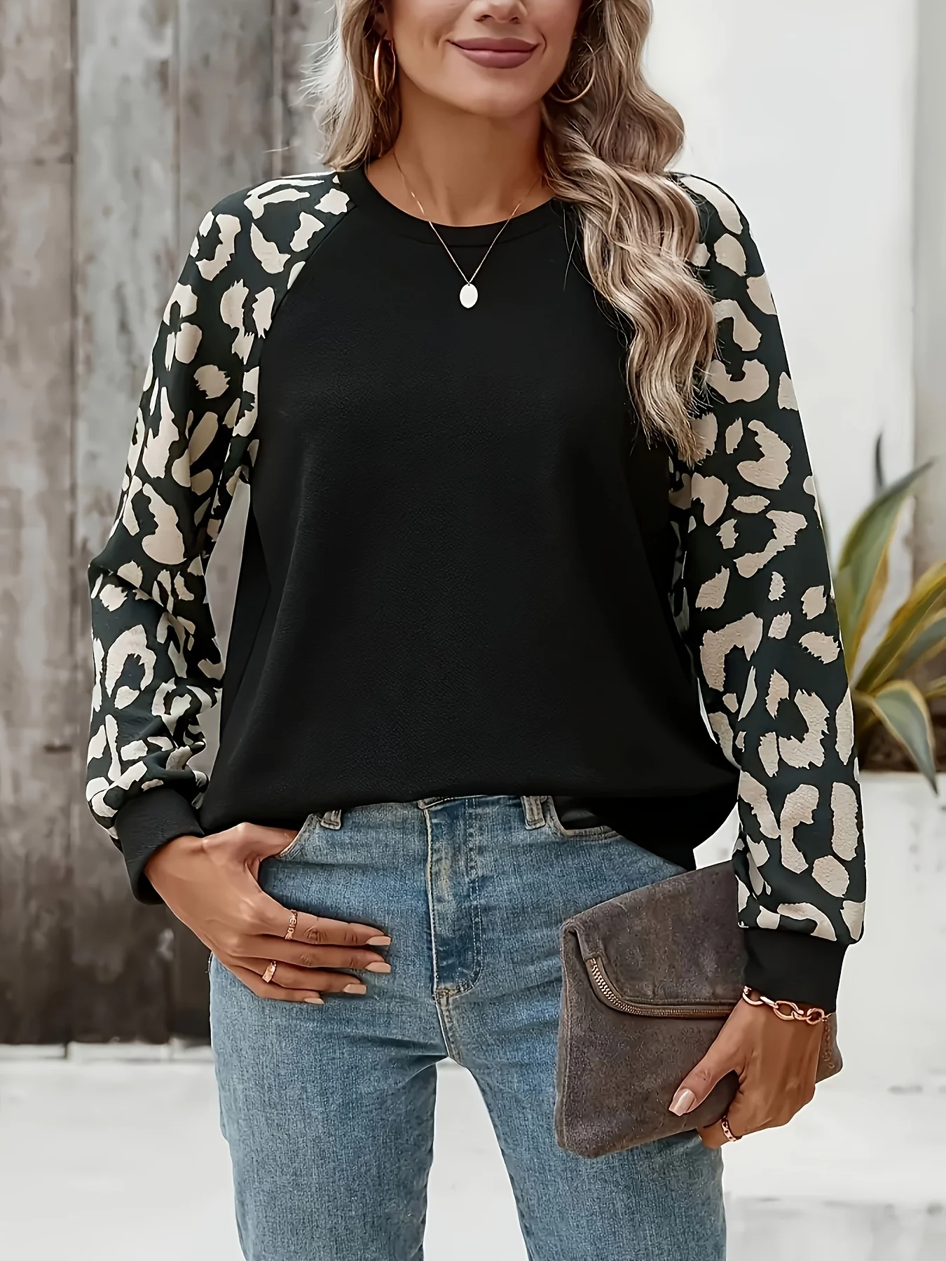 

Women's Leopard Print Contrast Long Sleeve Sweatshirt Crew Neck Casual Pullover Top for Daily Wear Fashion Streetwear