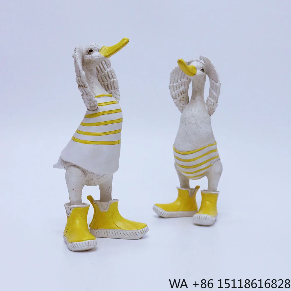 Wholesale Animal Figurines Couple Duck Cartoon Statue Beach Theme Home Decor Decorative Objects for Living Room Office Decor