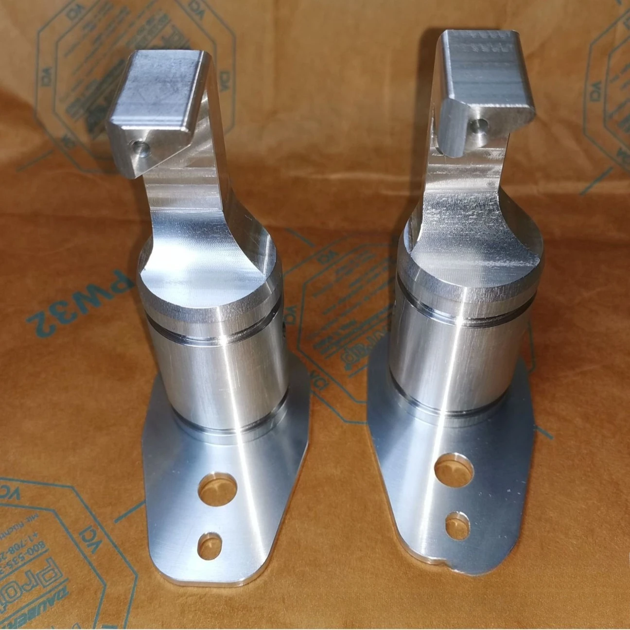 Suitable for construction machinery engine set accessories piston cooling nozzle 4953572/804664