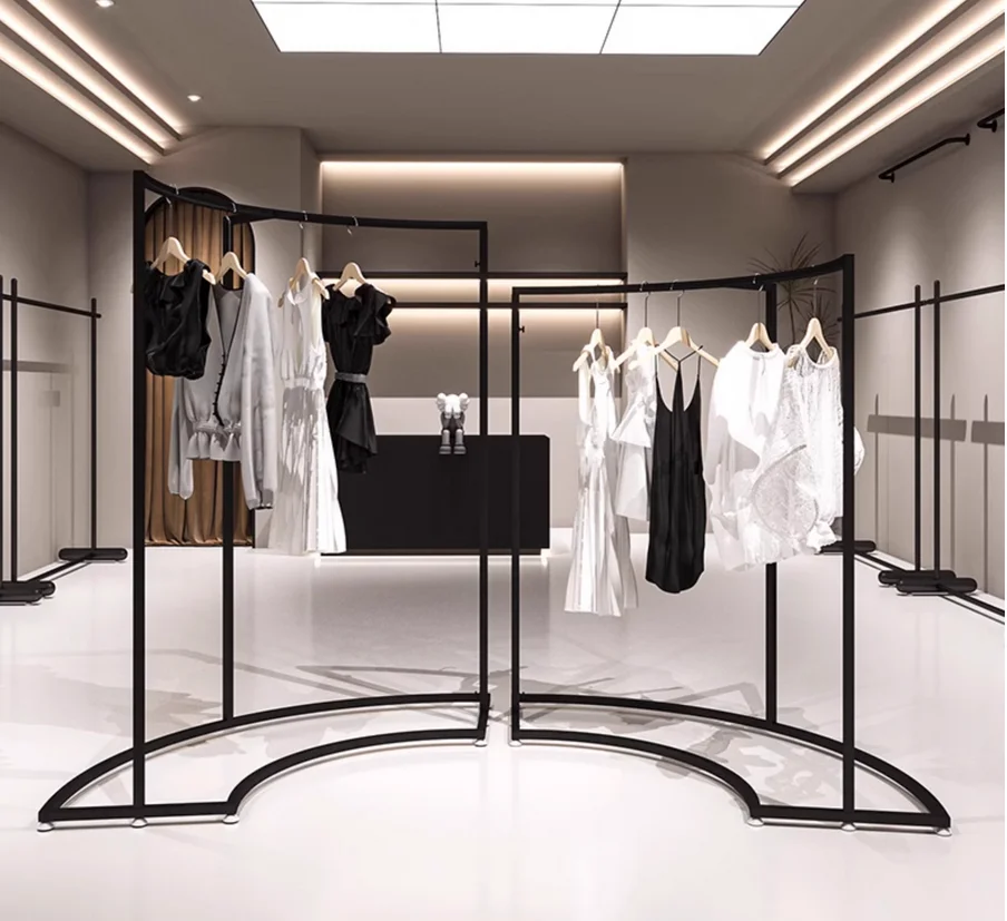 Iron black clothing display rack is placed in the middle of the Nakajima shelving clothing store