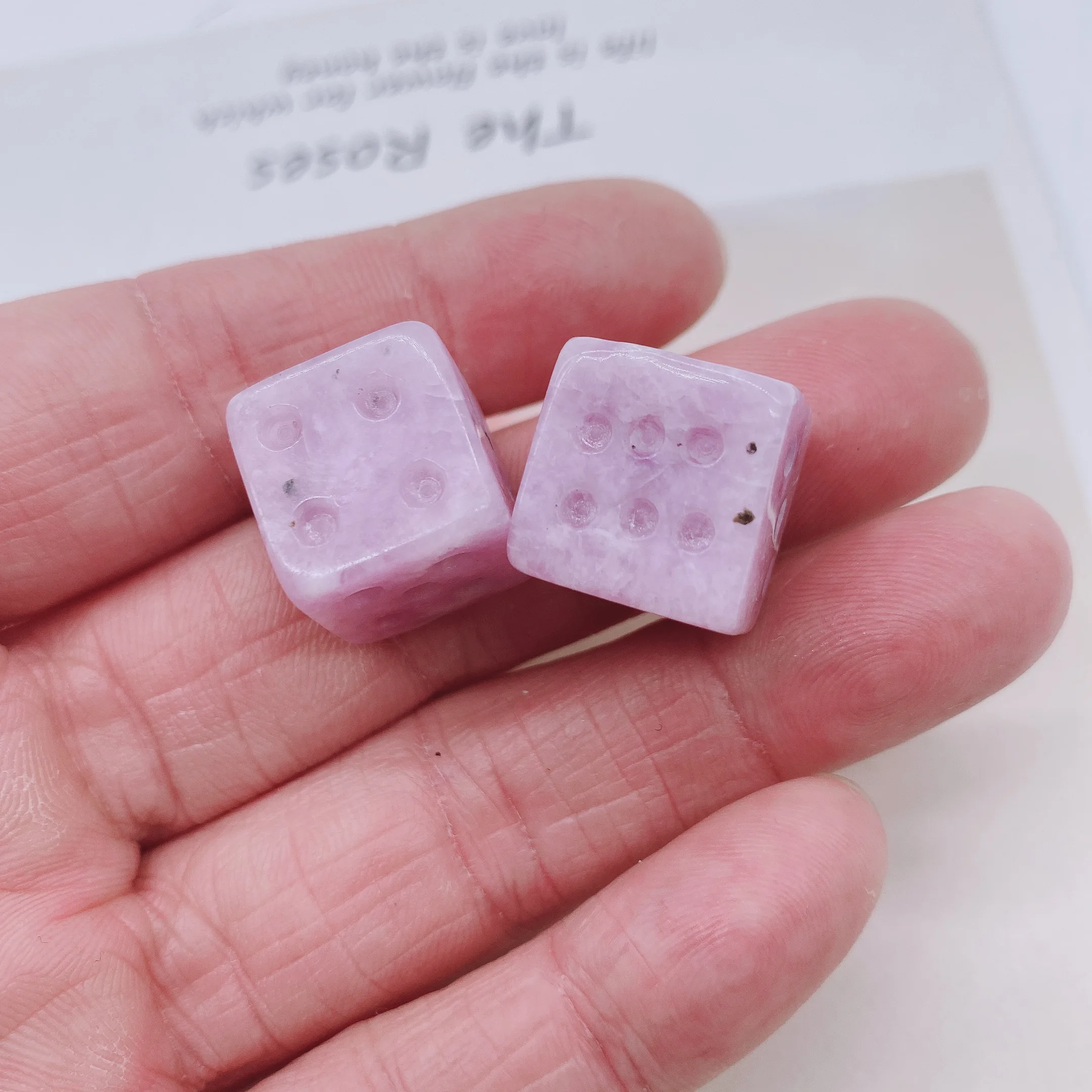 2pcs Natural Purple Mica Dice Energy Reiki Gemstone Cube Palm Carving Decoration Crystal Quartz Healing High Quality For Gift