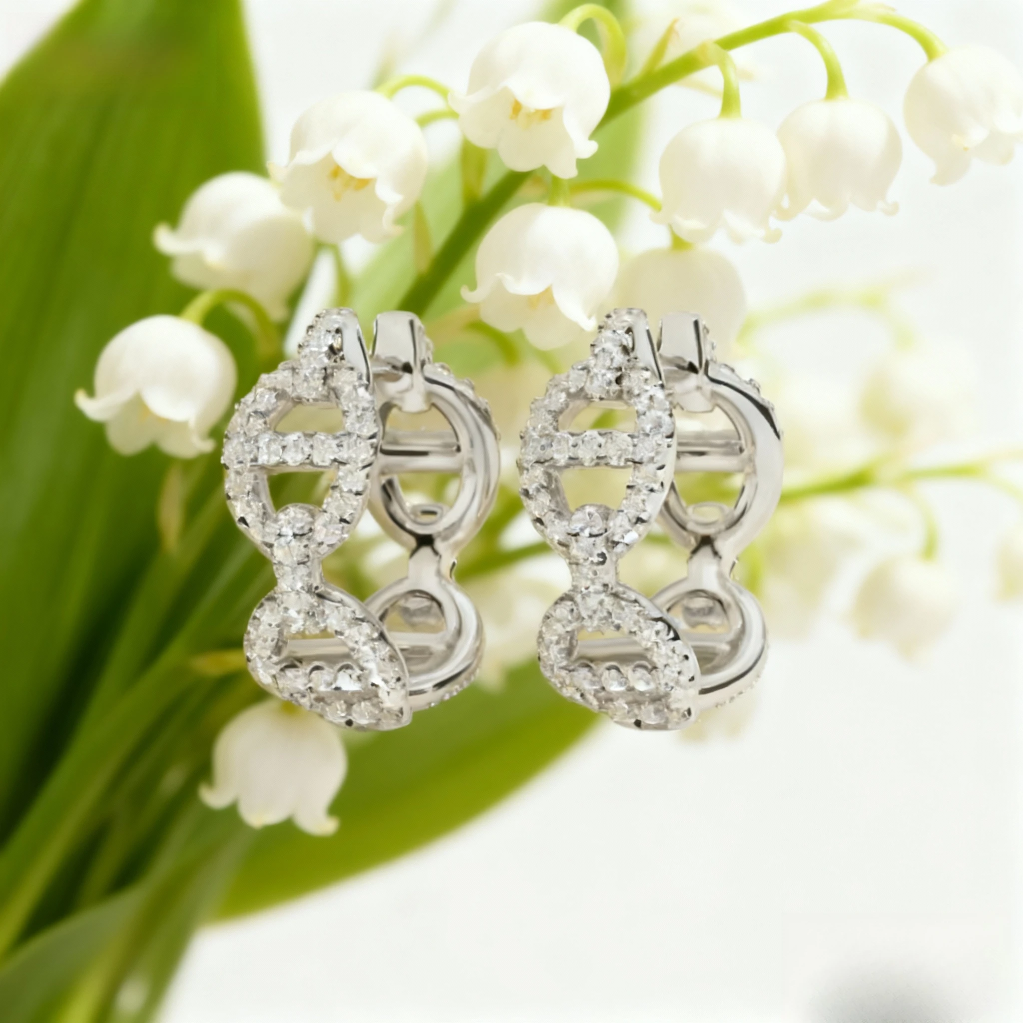 

2025 New Elegant accessories full diamond zircon inlaid and hollowedout women's earrings, an exquisite gift for birthday parties