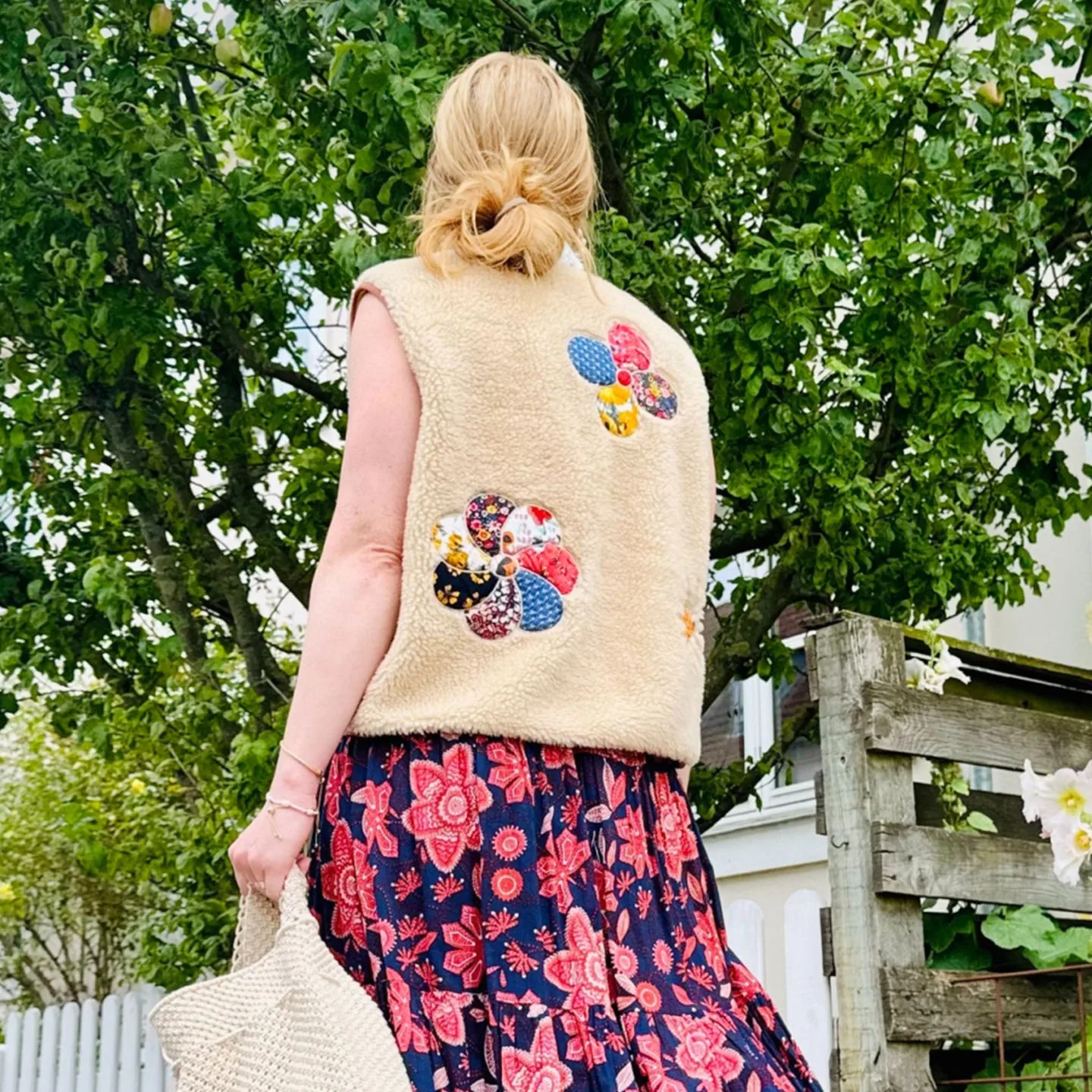 Women's Faionable Versatile Lamb Fur Vest Patchwork Embroidery Sweet Sle Commute V-ne Single Button Closure  Color