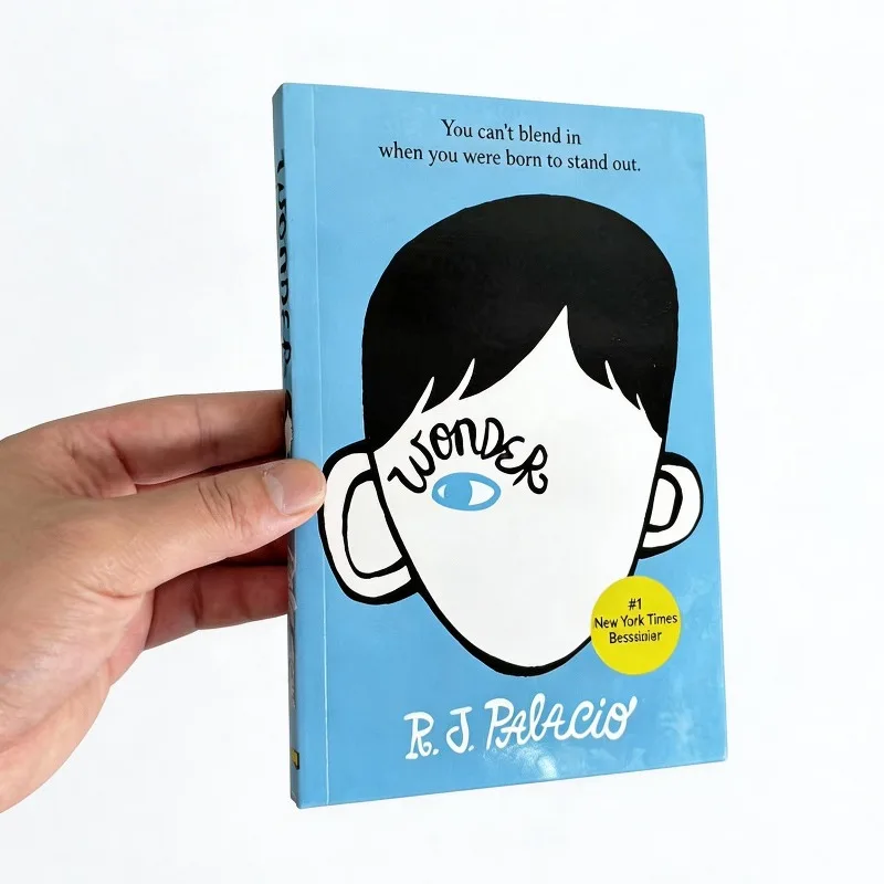 Maravilla, no puedes disimularte cuando estás nacido para destacar. Libro en inglés de bolsillo.