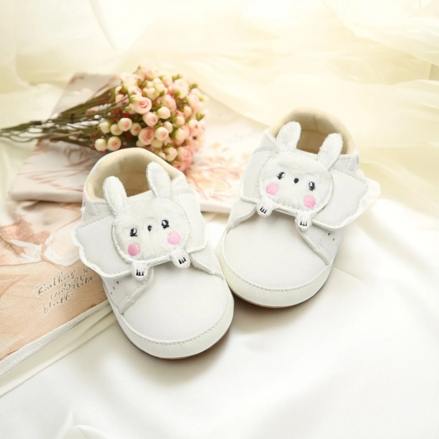 

Baby sports shoes, baby walking shoes, white shoes for women from 0-6-12-18 months, anti slip and breathable Velcro style