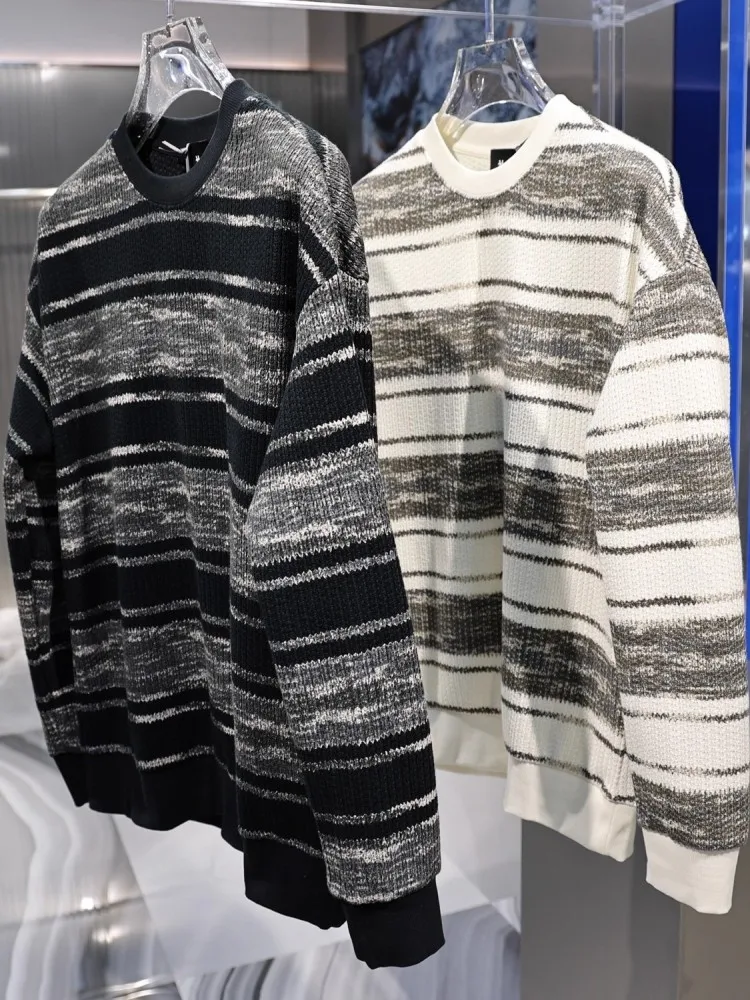 2025 패션 캐주얼 가을 젊은 남성 스트라이프 스웨터 패치워크 O넥 루즈핏 데일리 풀오버 니트웨어 긴팔 저지