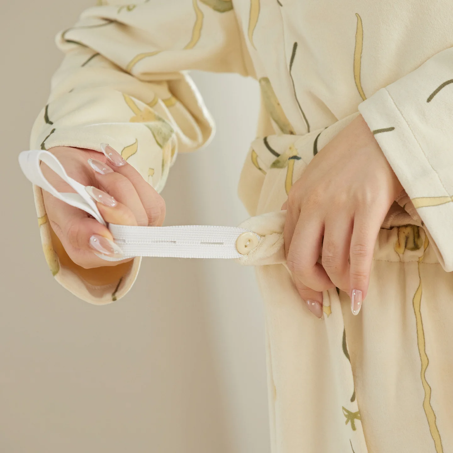 

Шелковые пижамные комплекты для женщин с забавным принтом, короткий рукав, круглый вырез, шорты, легкие, прохладные, дышащие, летние, тонкие, простые