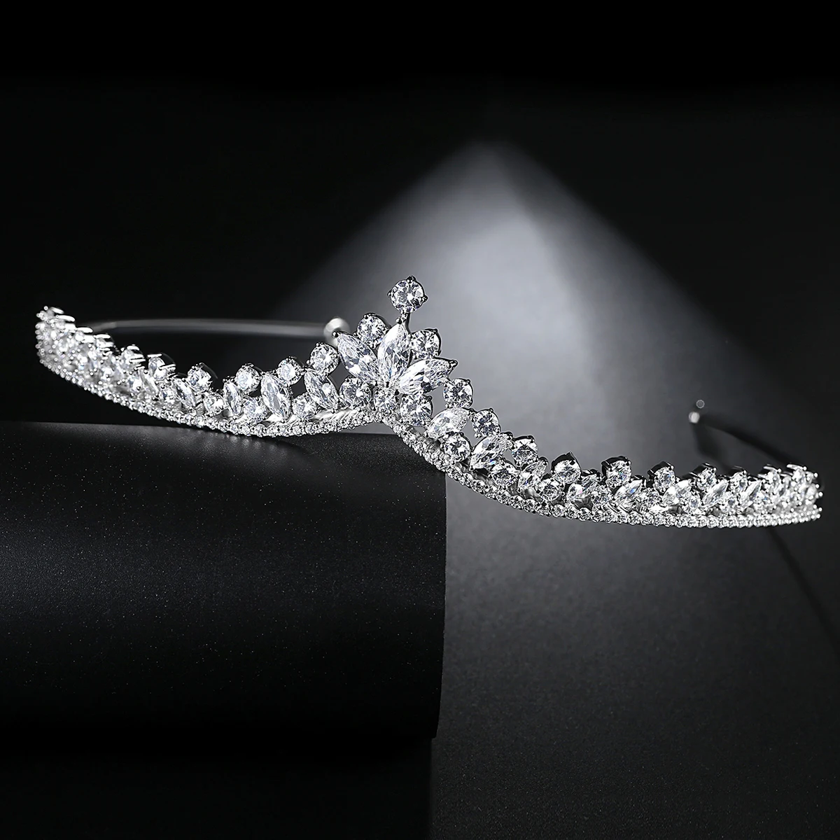 LUOTEEMI Shinnig Bridal Wedding Tiara Clear CZ Crystal Hair Decoration Women Luxury Bride Cubic Zirconia Queen Diadem Crown