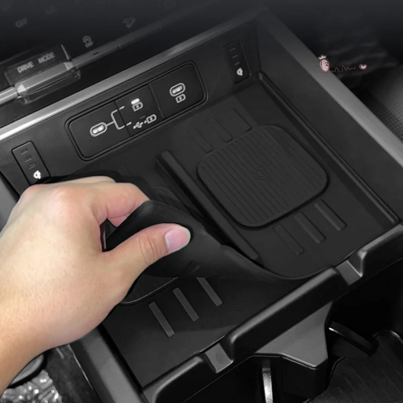 

Коврик для беспроводного зарядного устройства для подлокотника Hyundai Santa Fe 2024, аксессуар для салона автомобиля