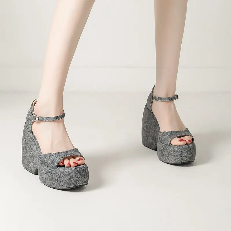 

SIMLOVEYO 2025 Женские сандалии для отдыха с круглым носком на танкетке 12 см на платформе с пряжкой и ремешком Большие размеры 40 41 42 43 Модные черные синие