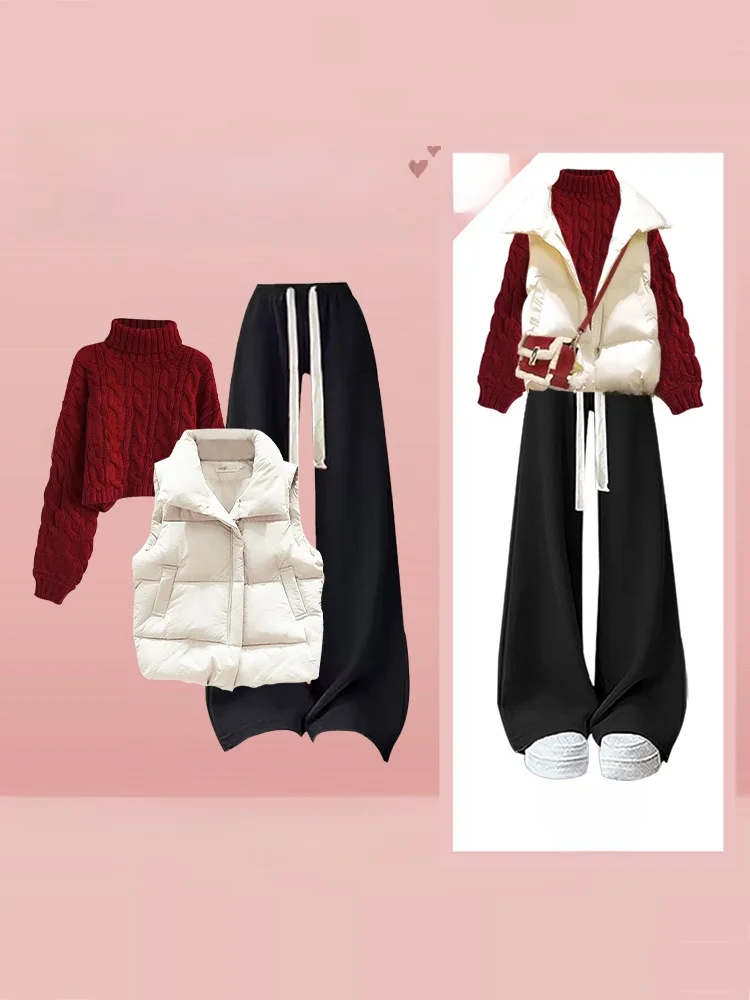 

Рождественский красный комплект из трех предметов для женщин больших размеров: свитер, хлопковая куртка, жилет и брюки в повседневном стиле.