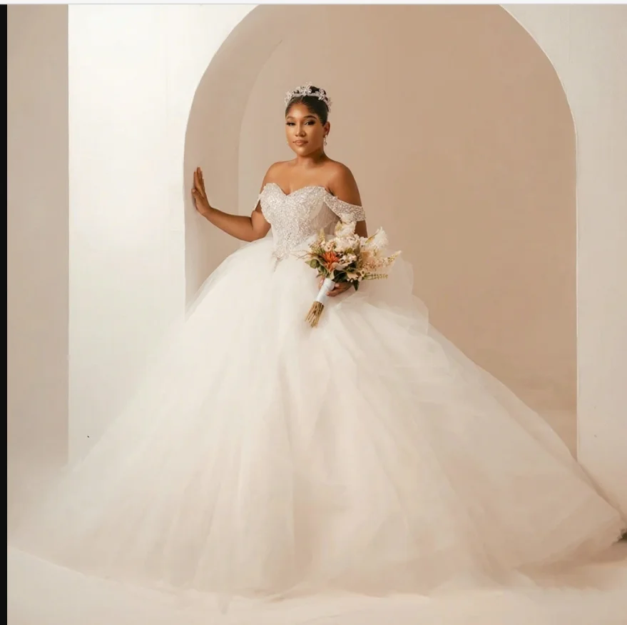 Customized  Sweetheart Shinny Beads Sequins Wedding Dress Sweep Train  Robe De Mariée  Plus Size Ballgown  Bridal Gownc