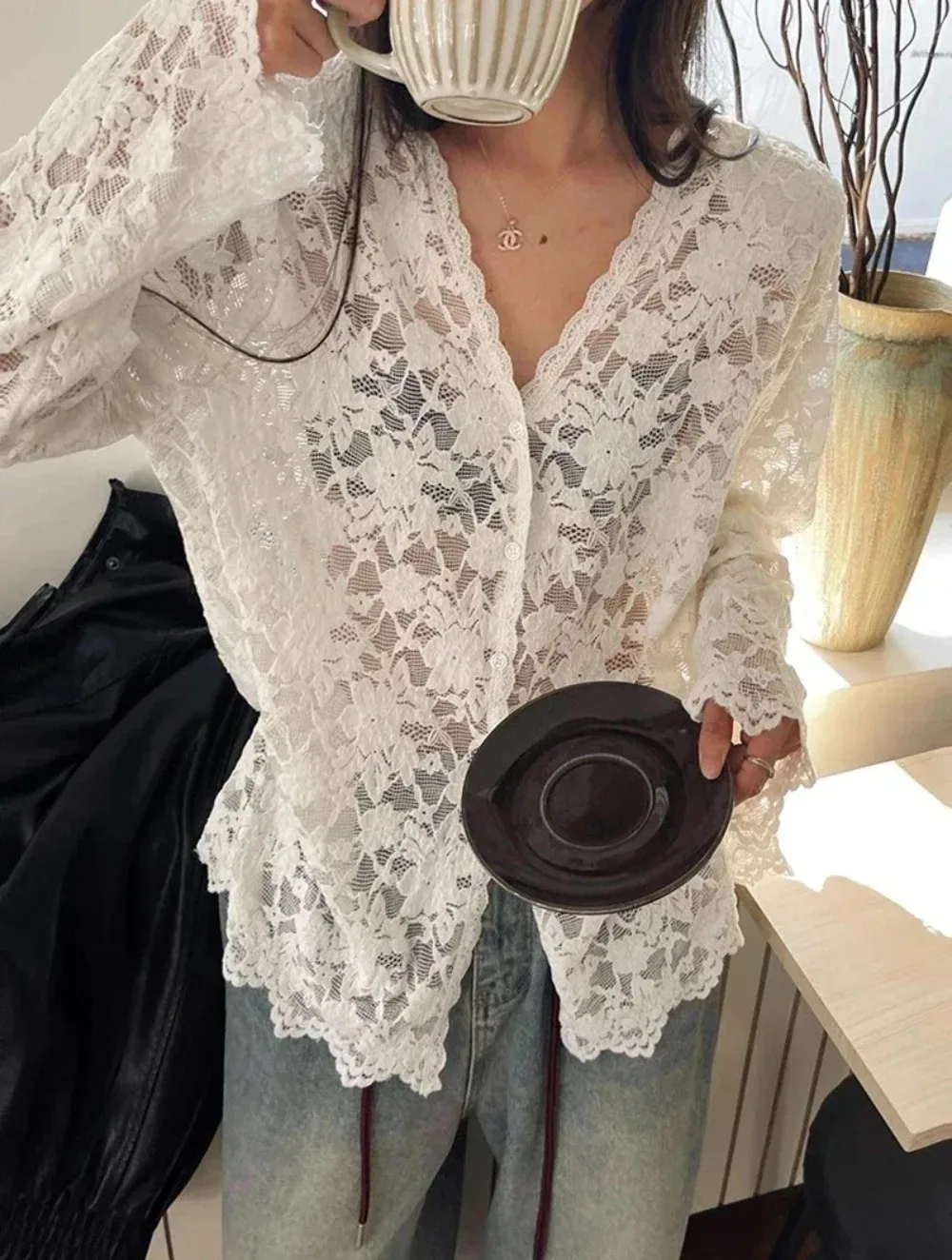 V-neck Lace Bottoming Shirt Women Spring Autumn Elegant Temperament Flare Sleeve Top Tee Simplicity Fashion Solid Color Shirts