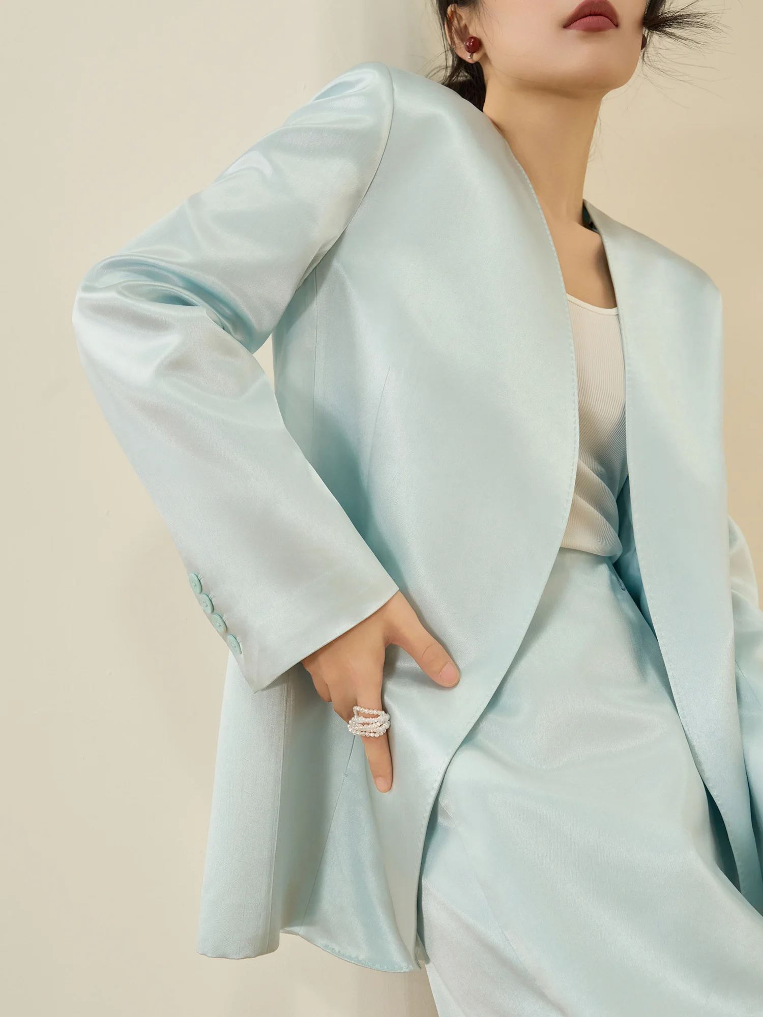 

Unique Beautiful Blue Satin Suit Set Early Spring Casual Women's Jaet ort Skirt Two-Piece Suit V-Ne Long Sve Button-Up