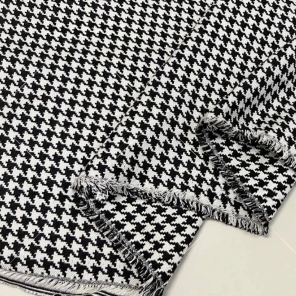 

Black White Woven Jacquard Brocade Fabric for Diy Sewing Windbreaker Fashion Pink Cloth Fabrics Polyester Cotton Material