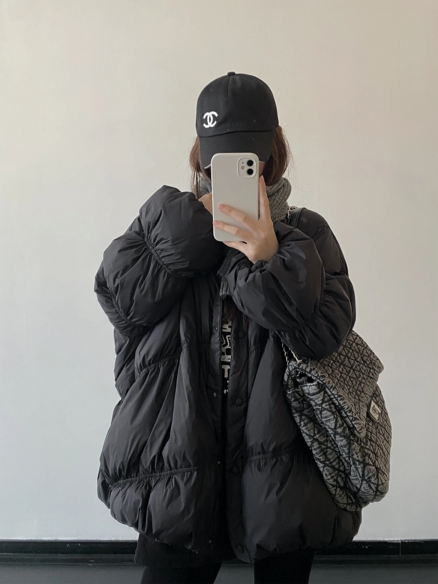 

Пуховик ручной работы из белого пуха, женский, свободного кроя, мягкий, с длинными рукавами, круглым вырезом, теплый, утолщенный, верхняя одежда