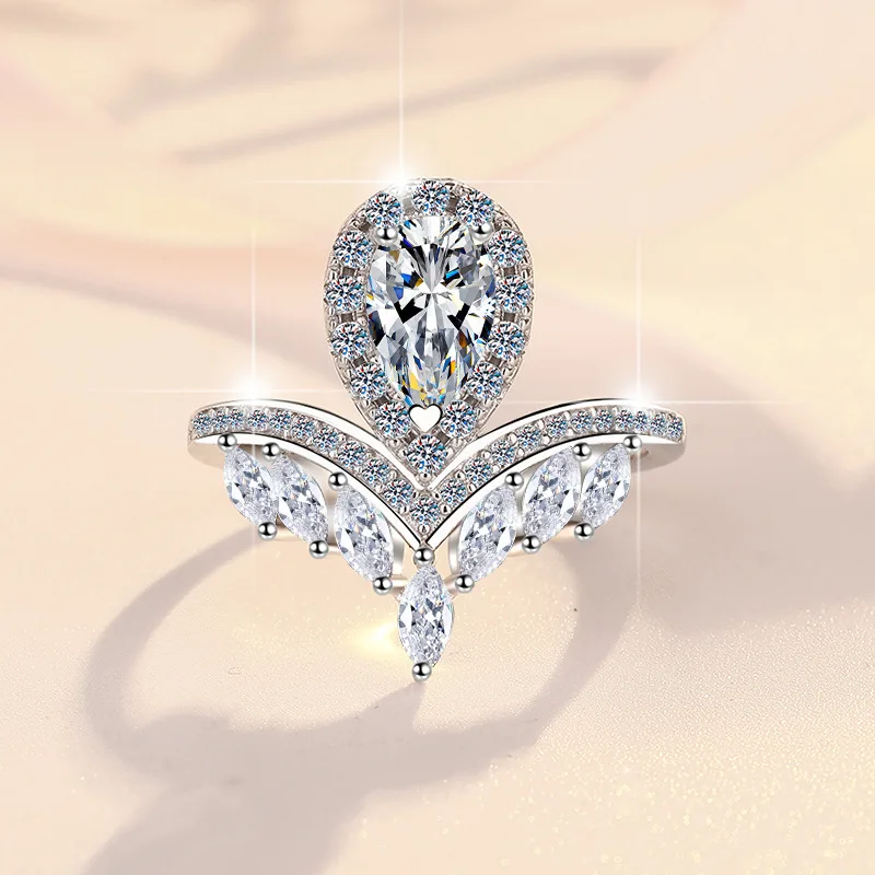 Heirloom sets combine princess crown pear ring for women with transparent 1ct moissanite bonded to durable PT950 platinum
