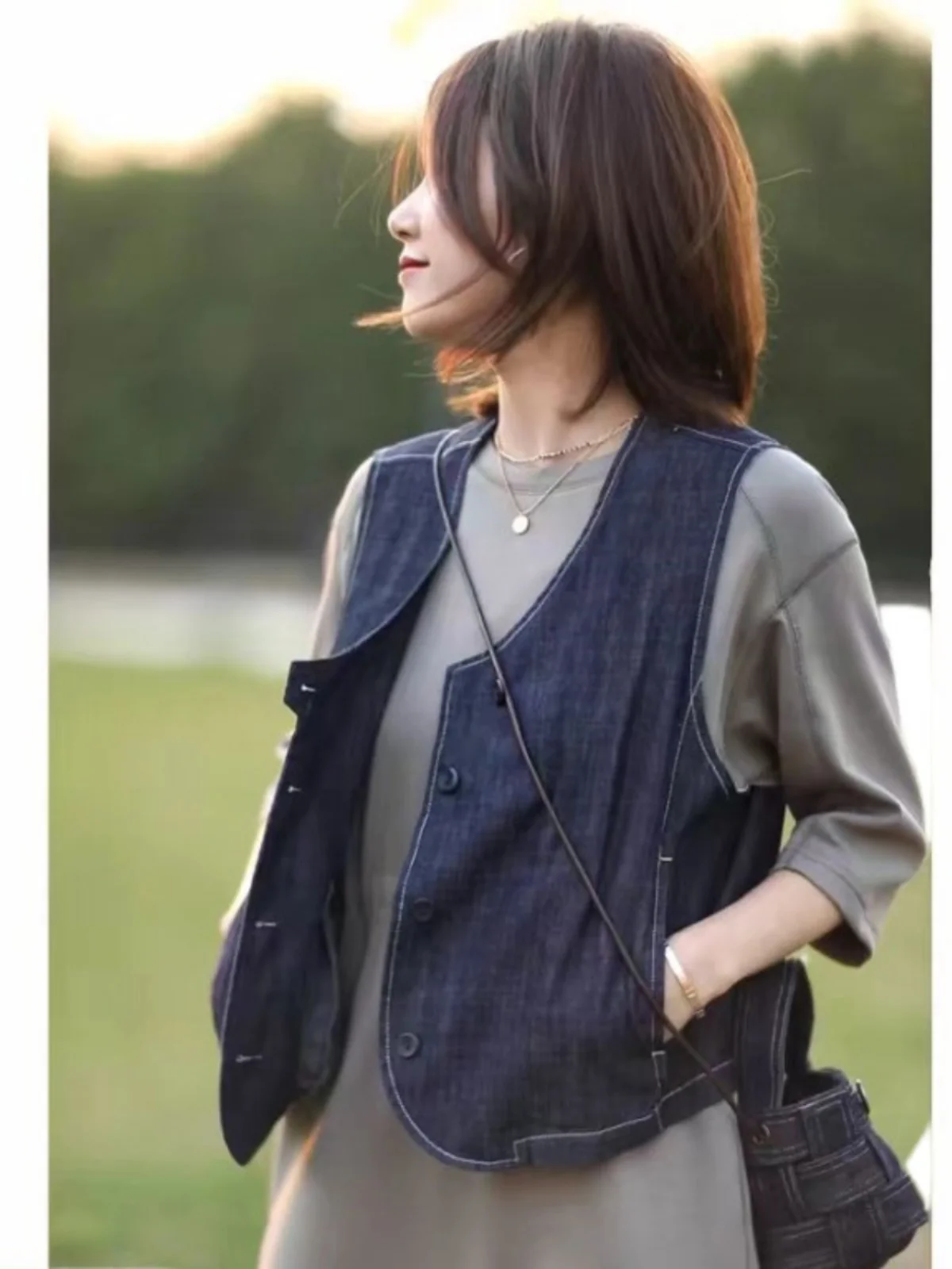 

Джинсовый жилет в японском стиле в стиле ретро, женский летний тонкий многослойный топ на одной пуговице с v-образным вырезом, обычная длина, для поездок на работу