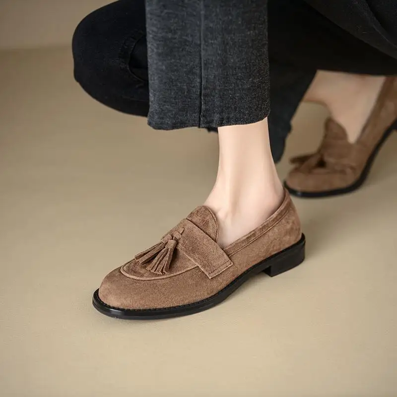 Krazing Pot New Pig Suede Thick Low Heels Fashion Round Toe Gorgeous Retro All-match Women Tassel Fringe Decoration Spring Pumps