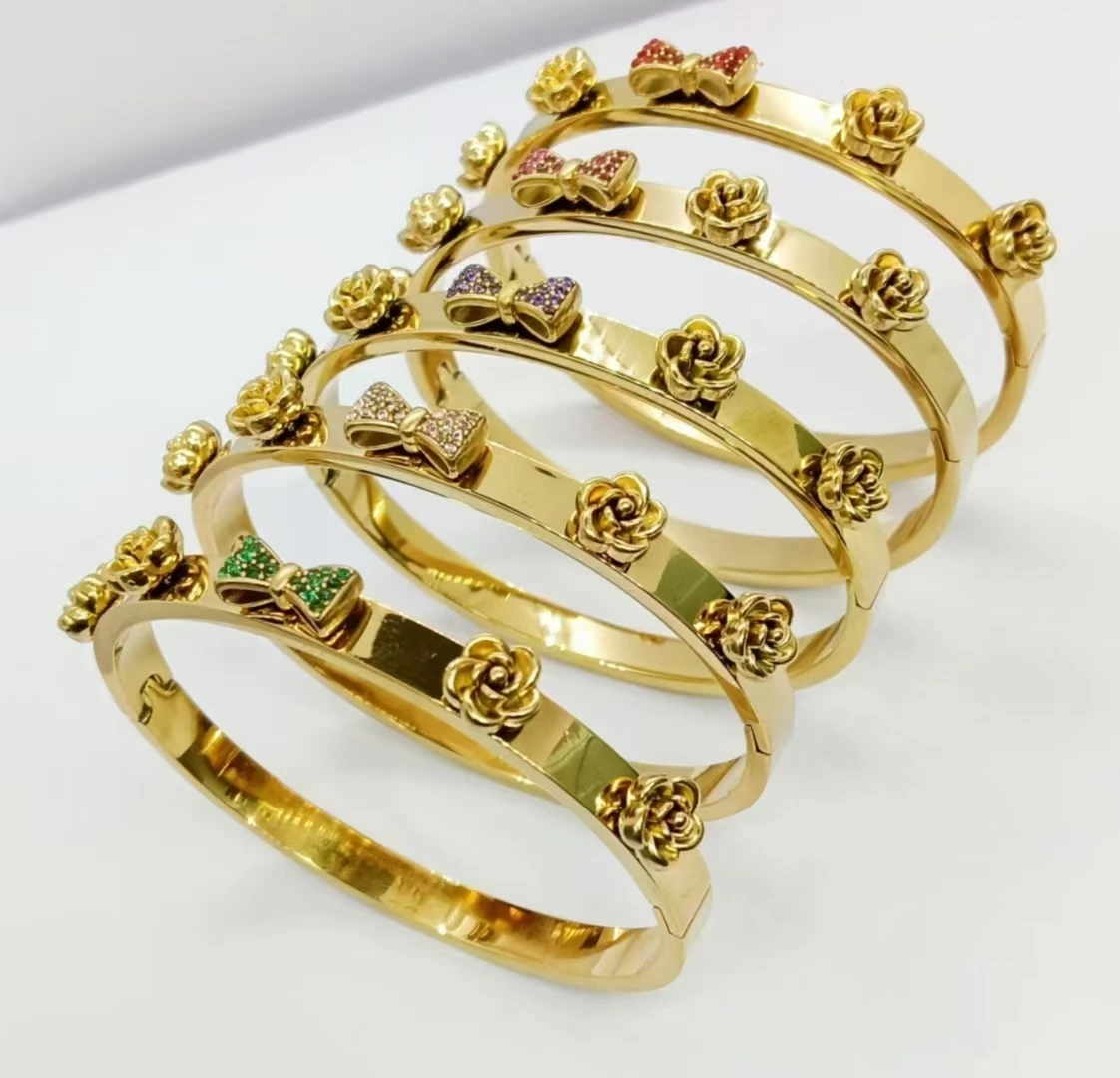 

Wholesale 2025 New 316L Stainless Steel Engraved Colorful Flower Bangles Pearl Five Leaves Clover Cuff Bracelet Titanium Jewelry