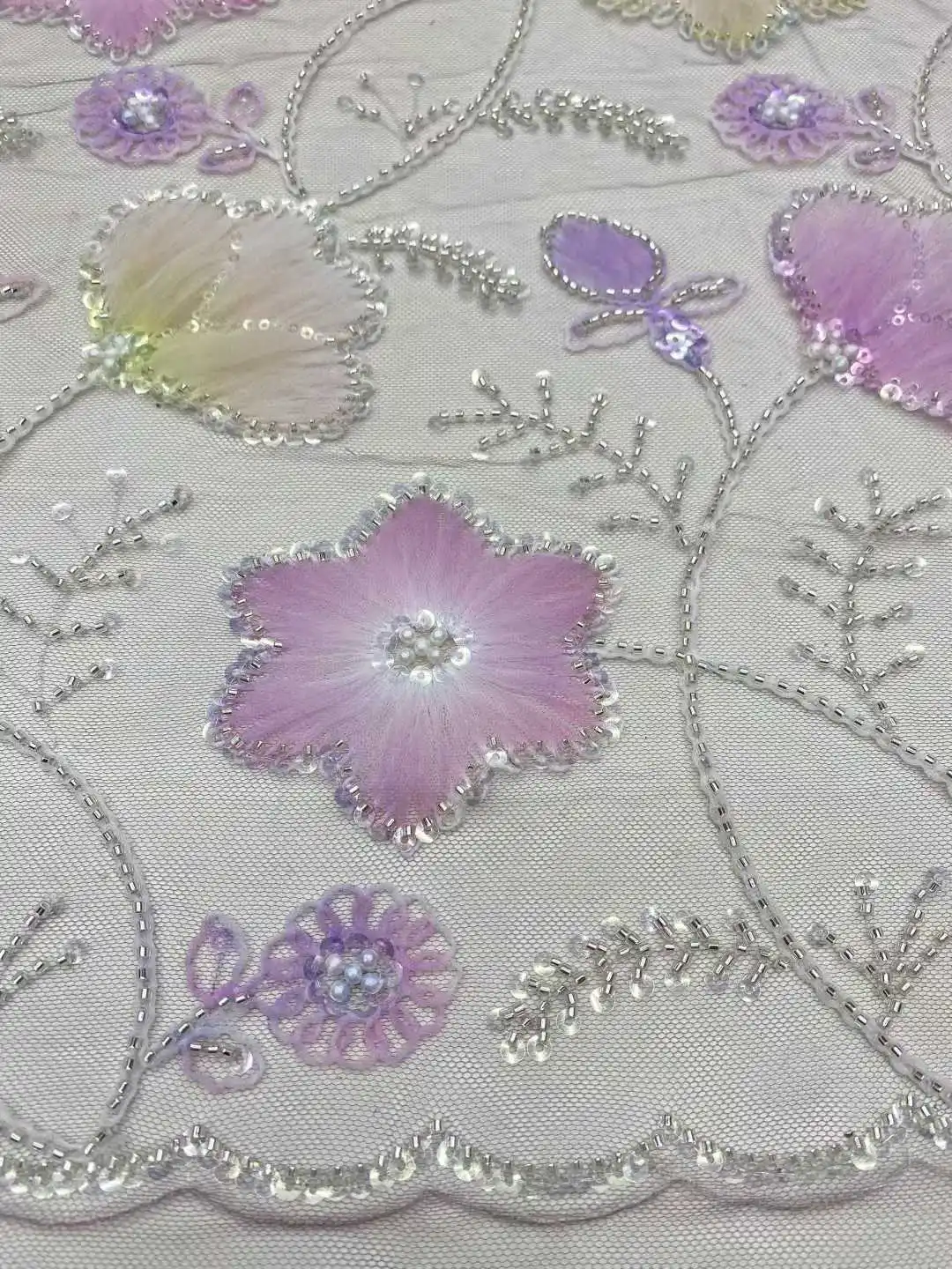 ผ้าลูกไม้ตาข่ายฝรั่งเศสลายดอกไม้ 3 มิติ หรูหรา ประดับเลื่อม ลูกปัดไนจีเรียล่าสุด ผ้าทูลปักลาย สำหรับชุดแต่งงาน รุ่น S1491