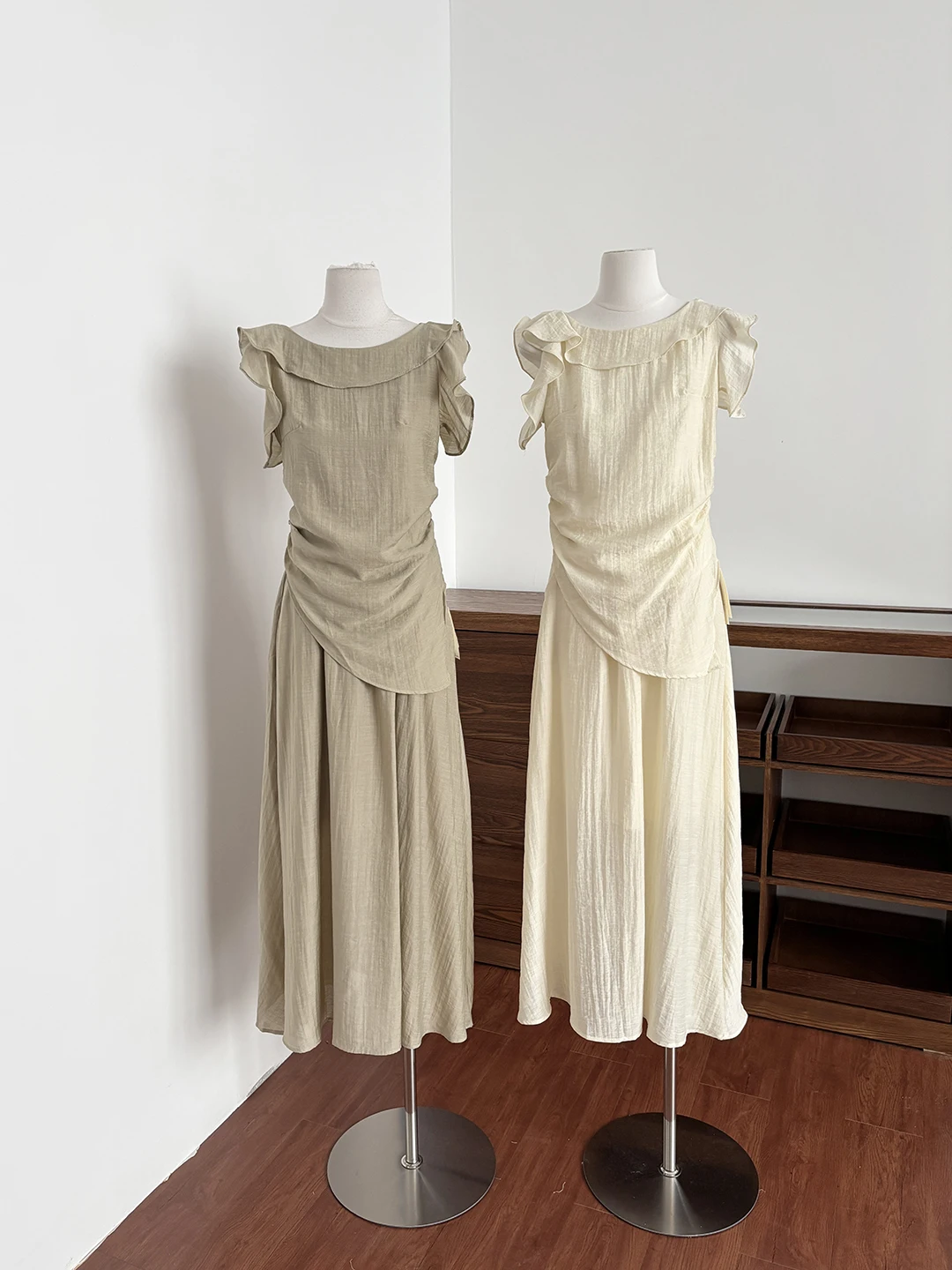 

Elegant Summer Casual Two-Piece Set Women's Shoulder Bared Pleated Top High Waist Skirt Short Sleeve High Waist Pure Color
