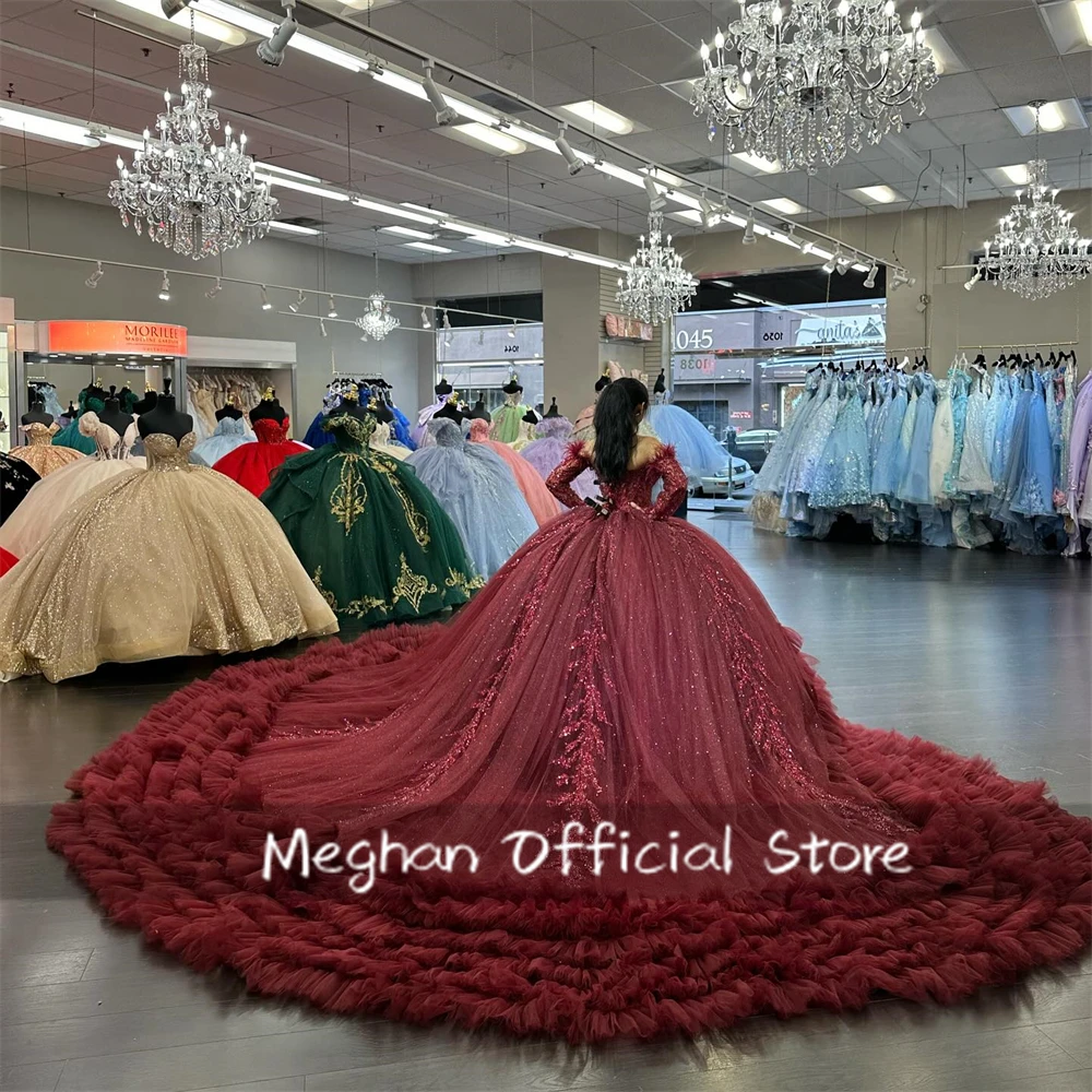 빨간색 연인 스팽글 퀸시네라 드레스, 구슬 아플리케, 생일 럭셔리 원피스 깃털, 레이어드 러플 가운, 소매 맞춤형