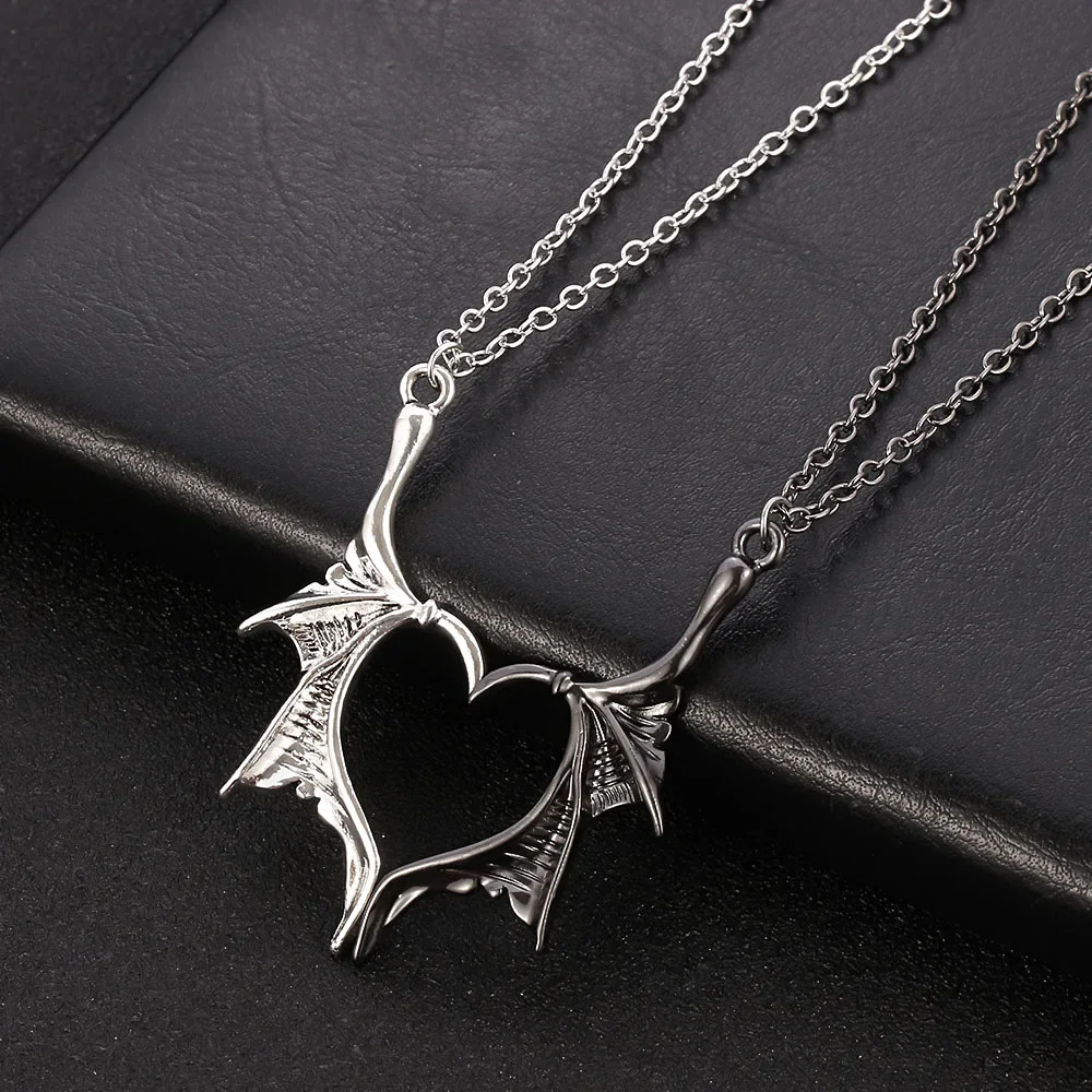 Love Couple Bat Wing Necklace Men's Fashion Pendant Stitching Alloy Necklace Retro Goth Halloween Jewelry for Women's Gift