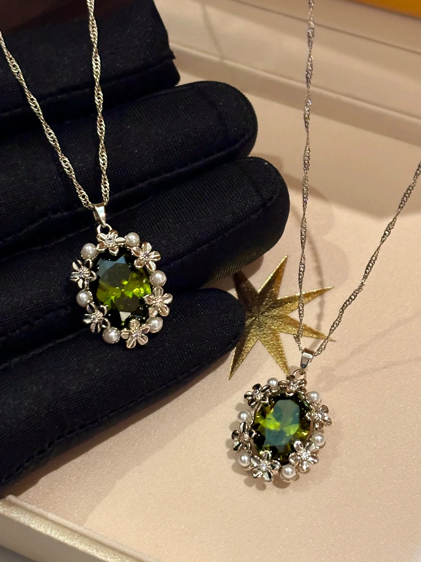 Vintage Green Semi-precious Stone Pendant Necklace Earrings Set for Women Luxury Delicate Elegant Clavicle Sweater Chain Jewelry