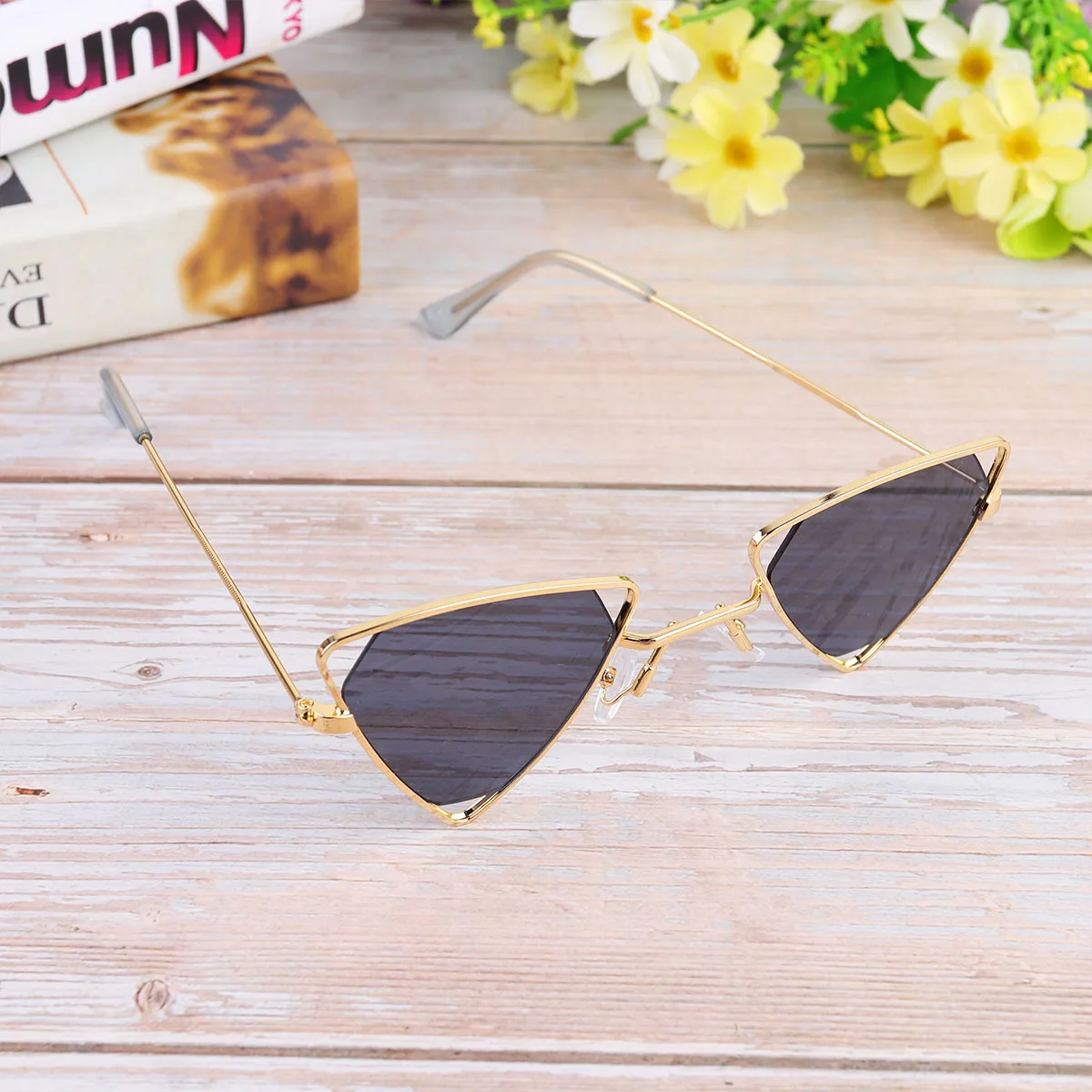 

1Pcs Metal Frame Sunglasses Three-Pointed Star Lightweight Uv-Proof Stylish Personality Glasses for Women Grey