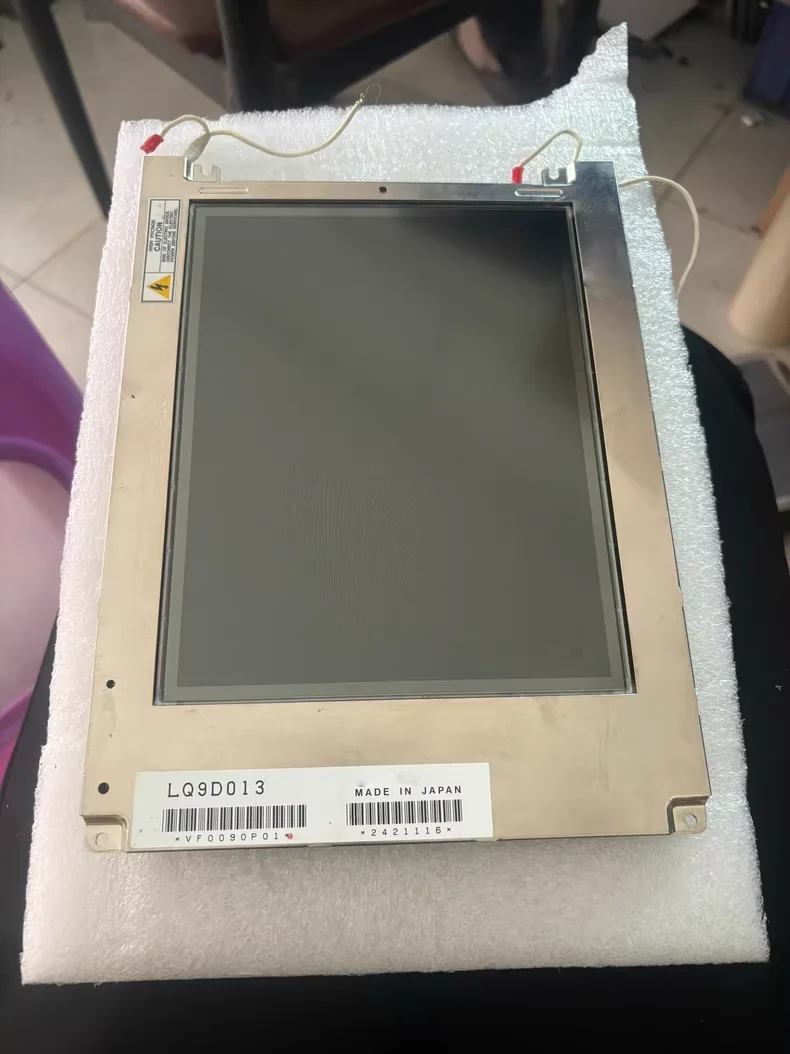 

8,4-дюймовый ЖК-экран LQ9D013, проверен на нормальную работу перед отправкой.