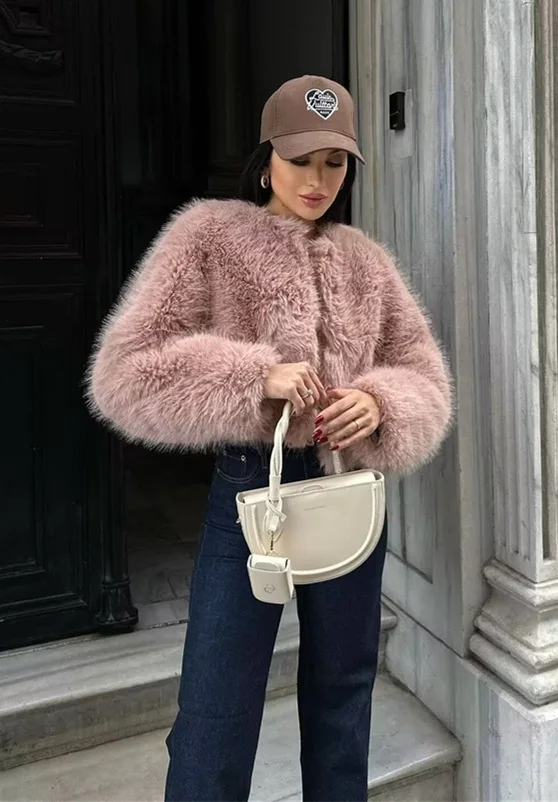 Fashion 2026 Winter Sweet Pink Cropped Faux Fur Coat Women Streetwear Ins Chic Girls Fluffy Fox Fur Jacket Female