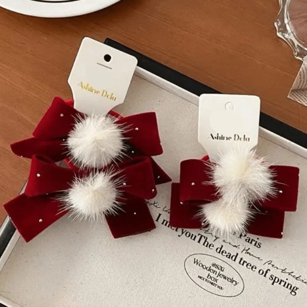 

2 шт., милые заколки для волос с красным бантом и бантом, белый помпон, новогодние головные уборы, бархатные заколки для волос, заколки с помпоном для девочек
