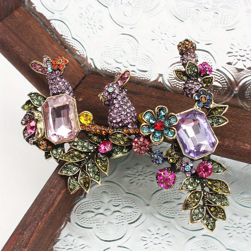 レトロな花の茂みのウサギ、干支のウサギのブローチ、重工業、ファッショナブル