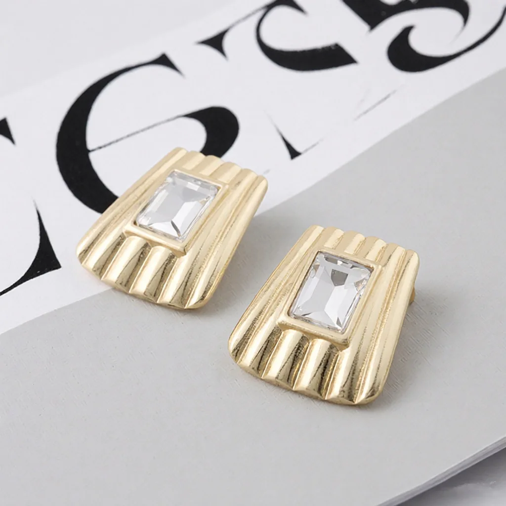 

Retro Luxury Fashion-Style Geometric Trapezoid Gold Crystal Earrings European American Beach Jewelry