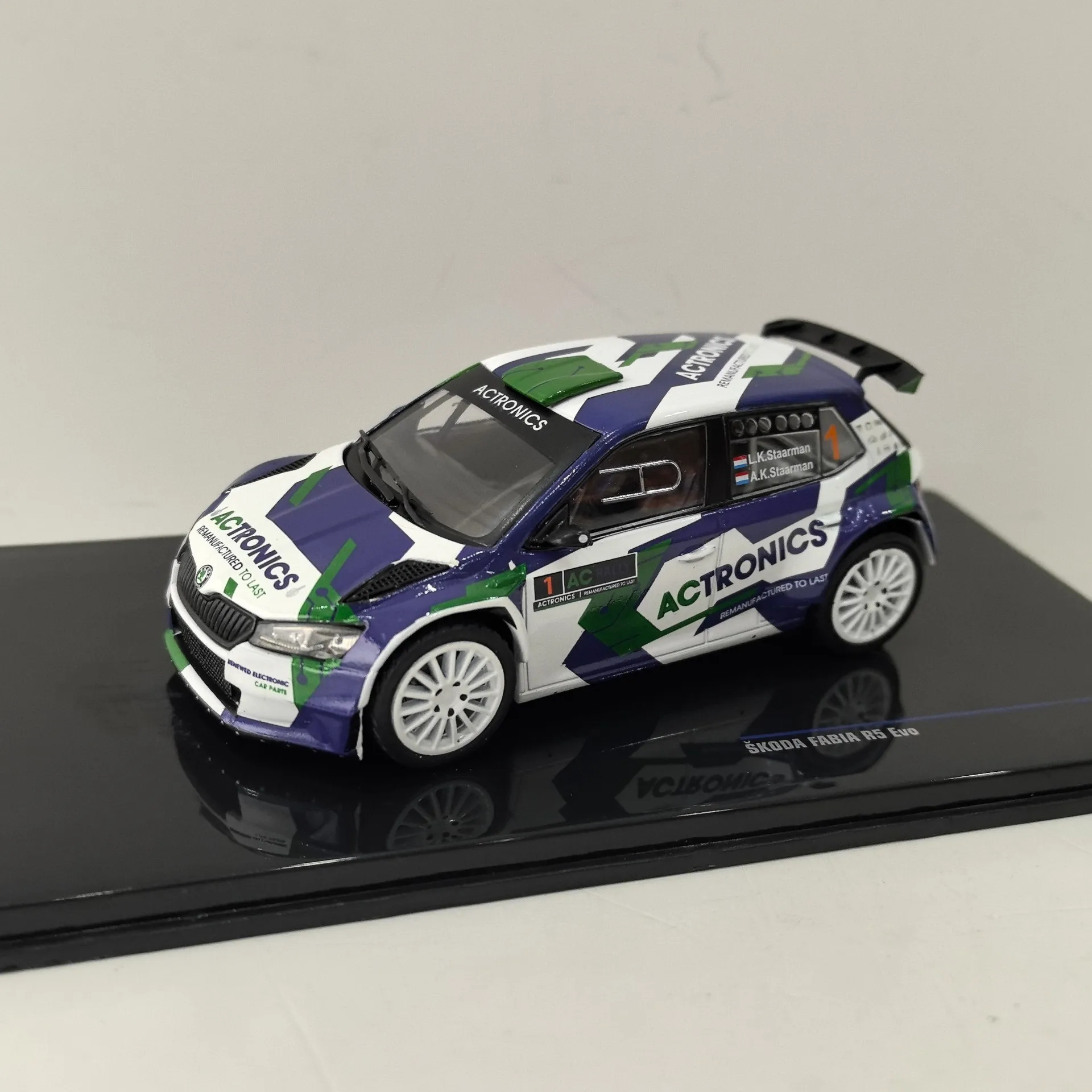 

Diecast IXO 1/43 Scale SKODA FABIA R5 EVO #1 Skoda Racing Alloy Car Model Collectible Toy Gift Souvenir Display Ornament