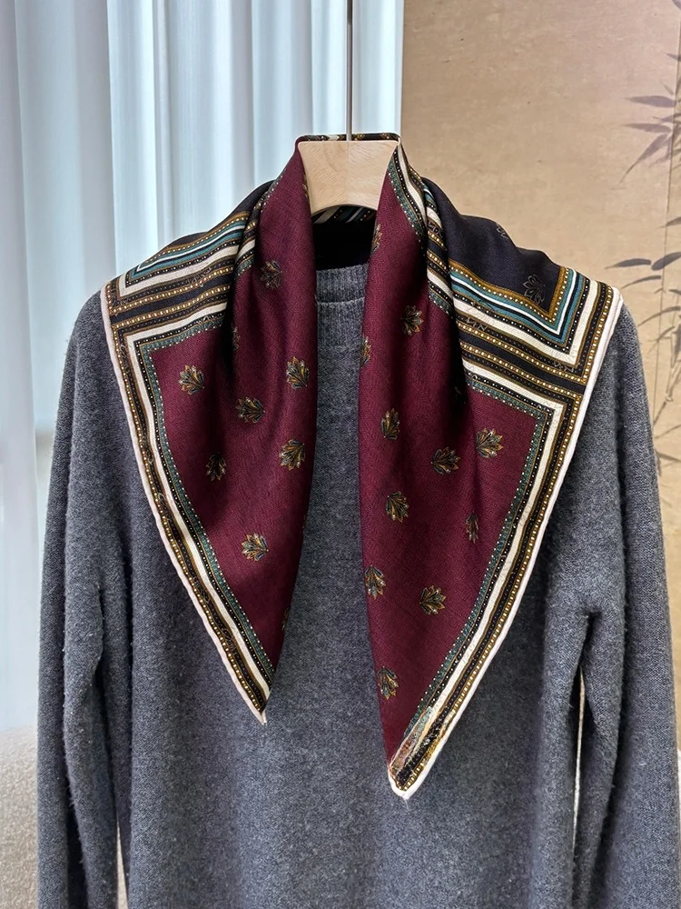 赤黒秋冬シルクウールスカーフ女性のカシミヤスカーフ高級感63センチ正方形ショールファッショナブルなエスニックスタイル