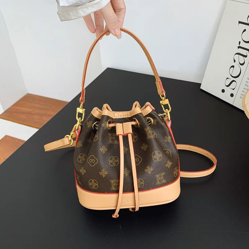 

New High-end Bucket Bag for Women, Retro Printed Shoulder Bag, Temperament Messenger Bag, Fashionable and Versatile Model