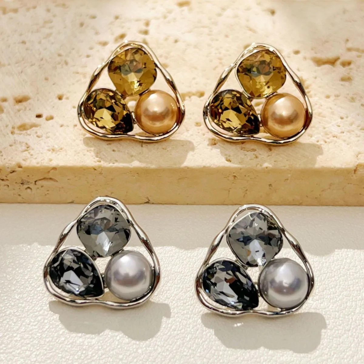High-end triangle earrings, elegant crystal earrings, niche and versatile earrings