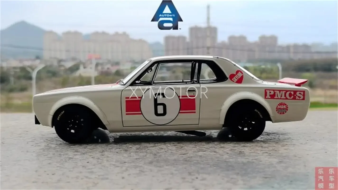 AUTOART-Coche de juguete para Nissan KPGC-10 #6, modelo fundido a presión, blanco y rojo, regalos, exhibición de Hobby, colección de adornos, 1/18