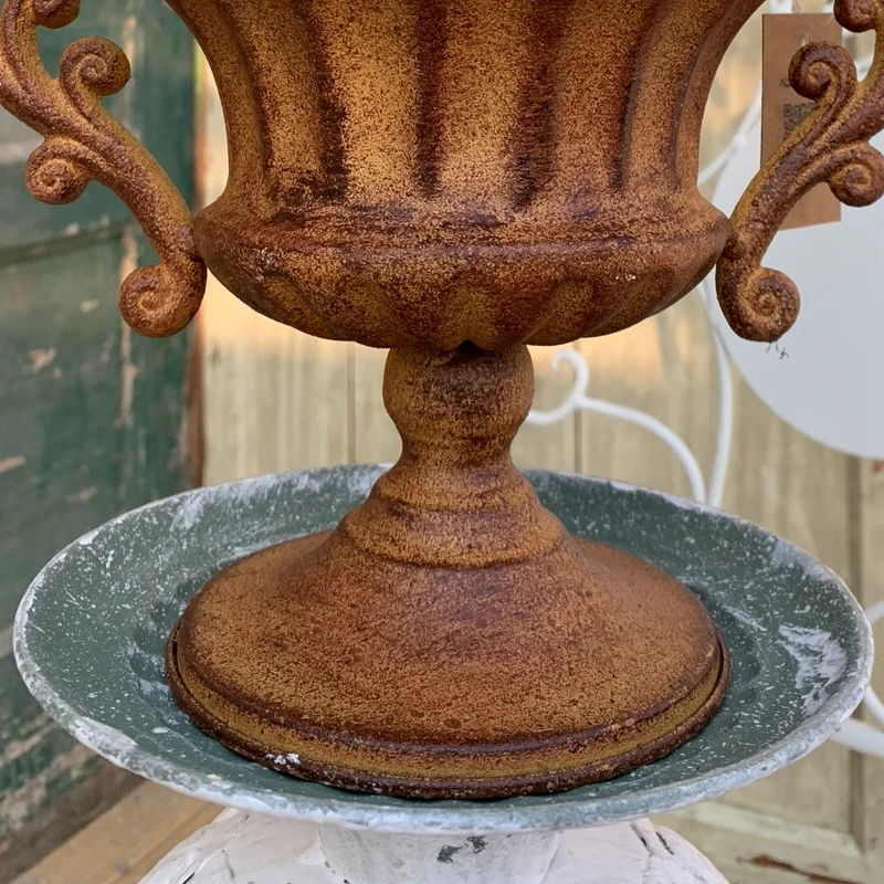 Vintage Retro Metal Iron Rust Color Urn Trophy Design Flower Pot Rustic Decorative Planter