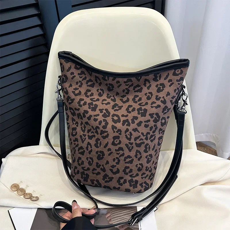 

Autumn and Winter High-end Leopard Print Large Capacity Bucket Bag Fashionable and Versatile Shoulder Bag Messenger Bag Paquete