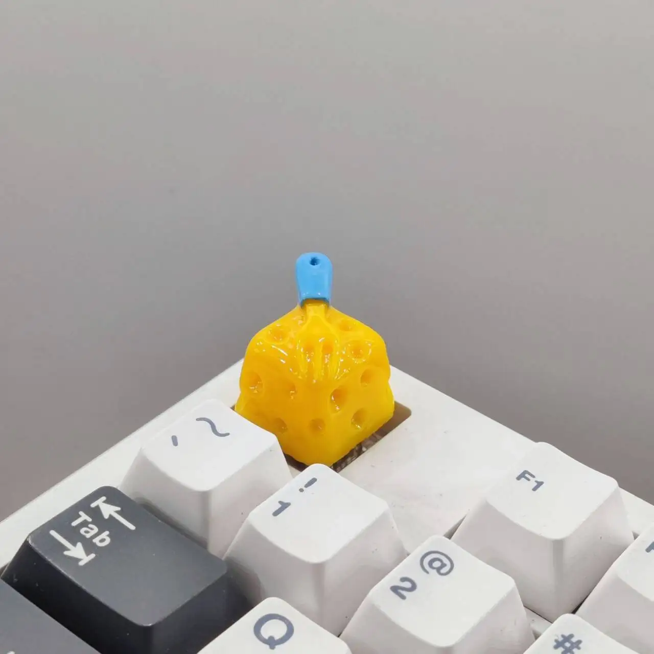 Three-dimensional Cheese Cake Handmade Keycap Single Drip Resin Personalized Cute Resin Keycap for MX Mechanical Keyboard