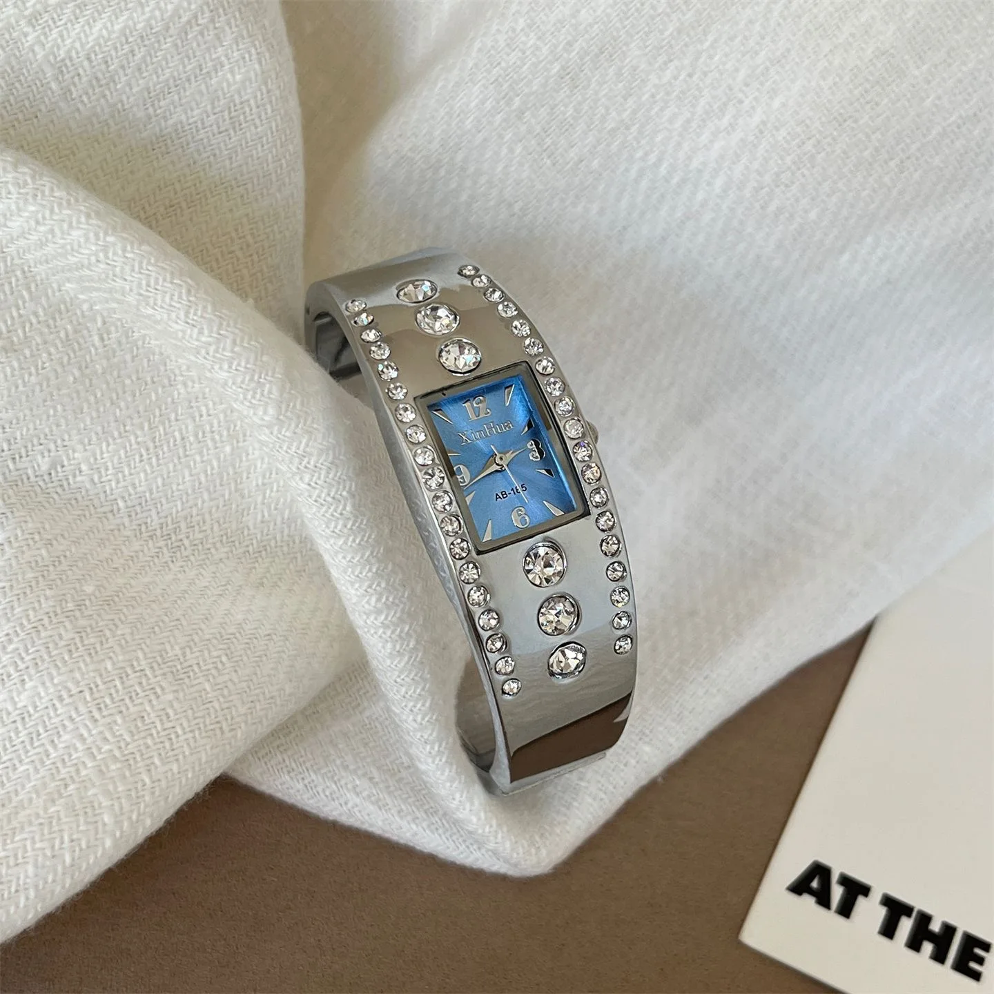 Elegant Top Luxury Diamond Square Quartz นาฬิกาผู้หญิงสแตนเลสสตีลกันน้ําคริสตัลสุภาพสตรีนาฬิกาข้อมือ