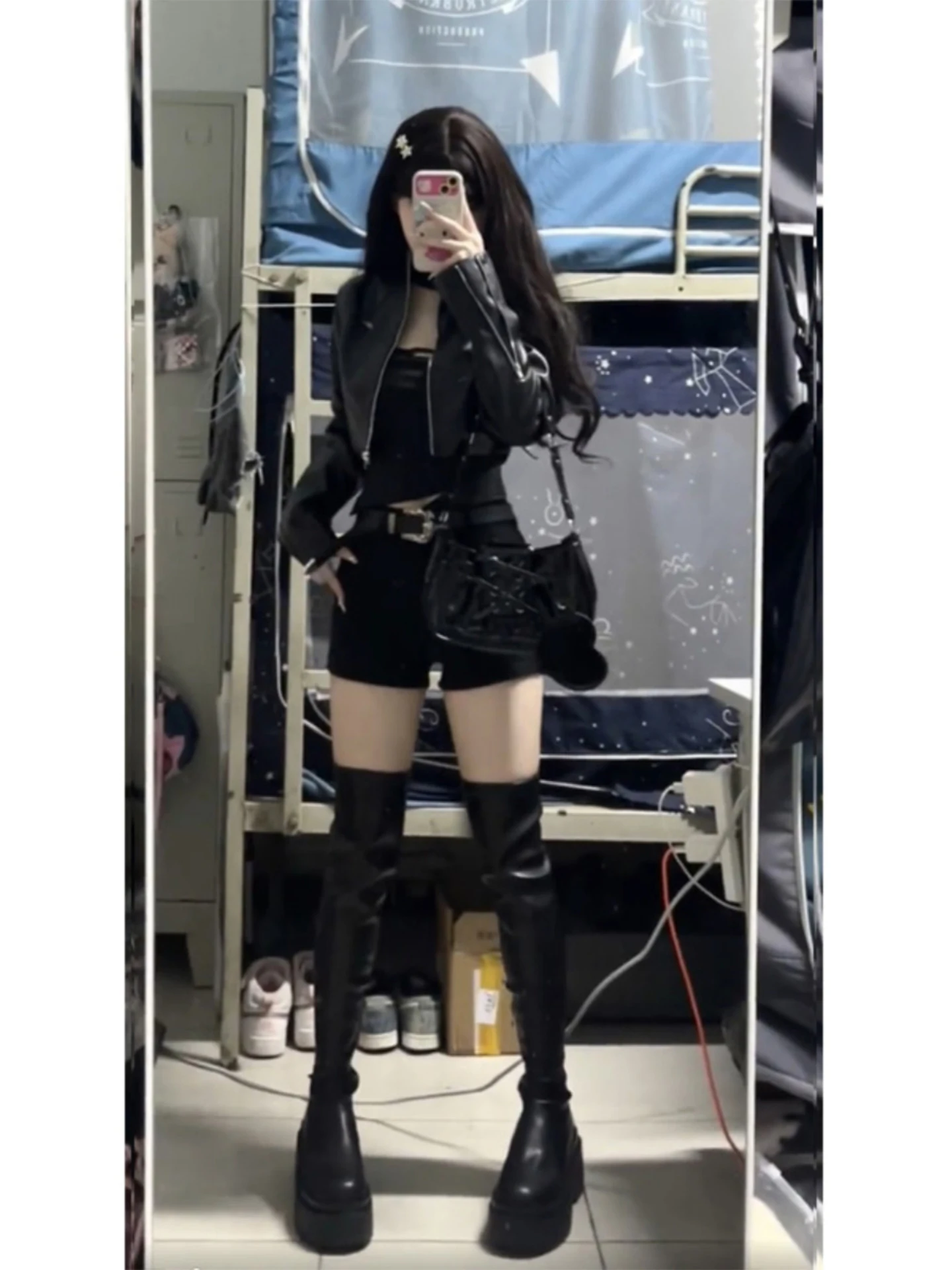 جاكيت نسائي من الجلد الأسود بقصة ضيقة، بتصميم راكب الدراجات النارية، ياقة قائمة، عصري للخريف، قصة ضيقة بخصر مرتفع، مناسب للتنقلات اليومية.