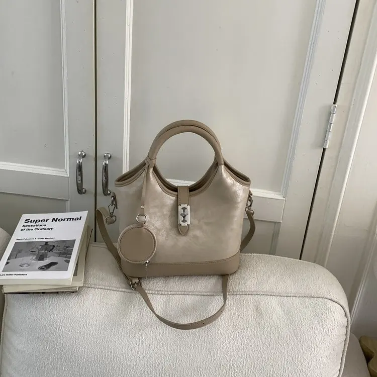 

2026 New Arrival Fashion Retro Commute Shoulder Bag, Korean High-end Versatile Women's Crossbody Bag